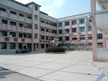 罗渡中学办学成果学校年年荣获县“先进集体”