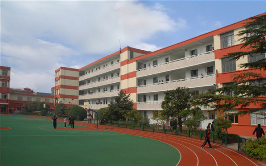 上海市震旦中等专业学校学校特色