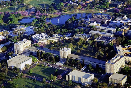 昆士兰大学校区分布昆士兰大学共有三处校区