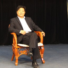 张懿个人经历2000年和山东综艺电视台合作拍摄绝对故事