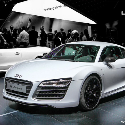 奥迪R8外观2014奥迪R8V10 Plus在车头没有做更多