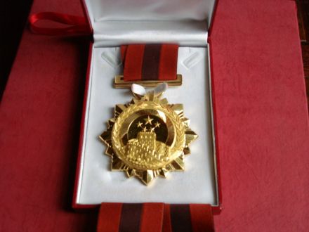 两弹一星功勋奖章奖章材质该奖章直径8厘米