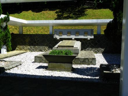 胡适墓地胡适墓地位于台湾省台北市南港区