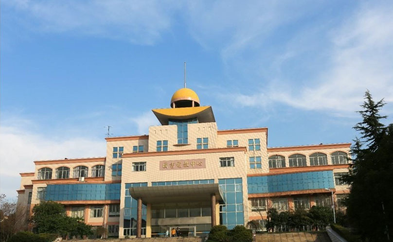 江苏省宜兴中等专业学校硬件设施