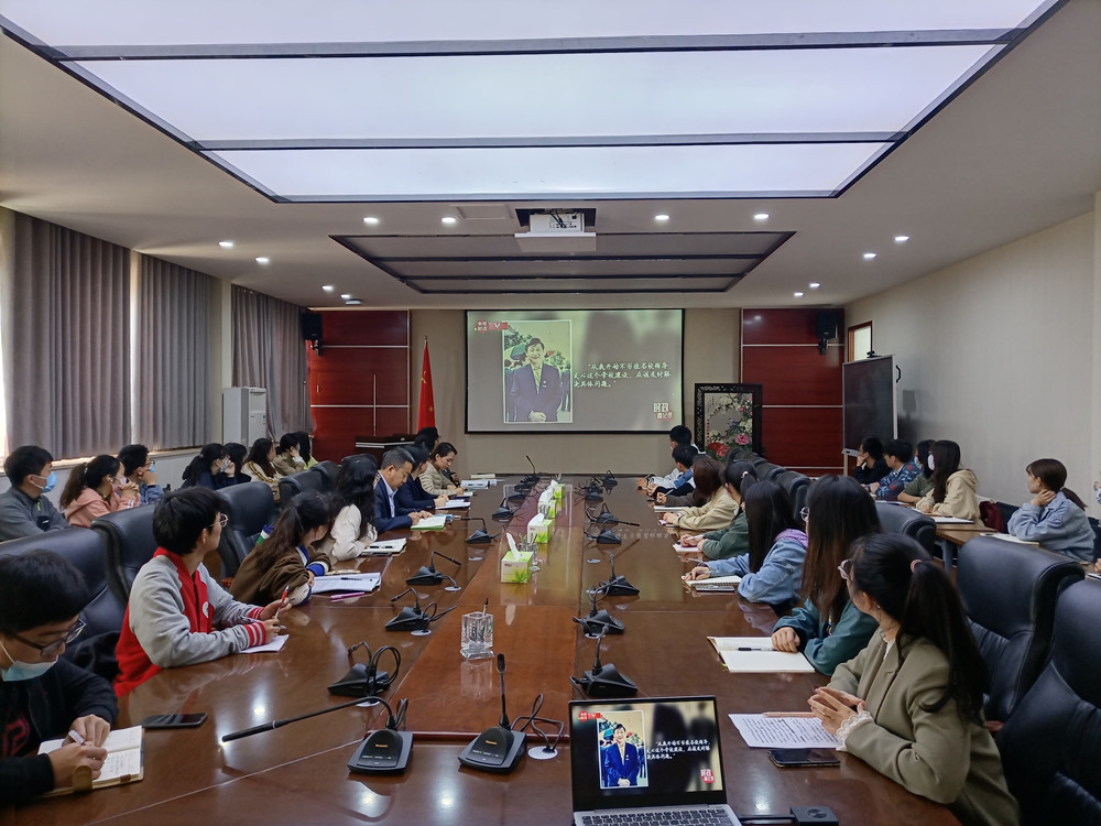 河南大学生命科学学院召开青年师生座谈会