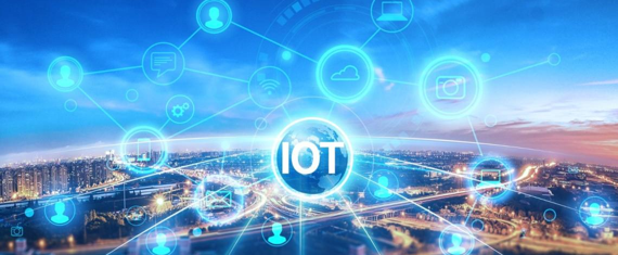 物联网（Internet of Things, IoT）：通过网络连接各种物理设备，实现智能化管理和控制