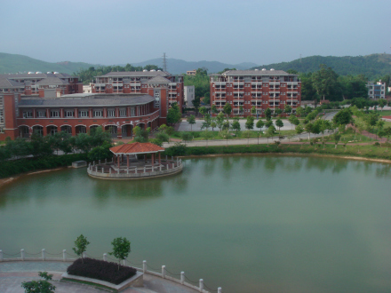 韶关市第一中学学生活动学生组建聆音电台、《紫荆》文学社、《糖