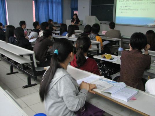 科兹明斯基大学跨学科教育